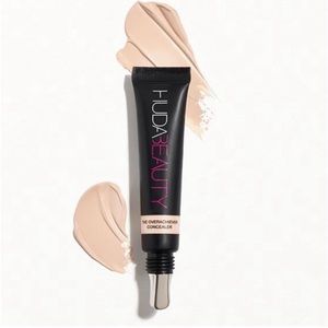 Huda beauty overachiever concealer 02B
Marshmallow (for fair-light skins)